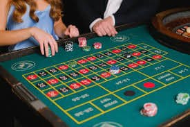 Giao diện cá cược slot online và live casino tại winvnd trên điện thoại Việt Nam